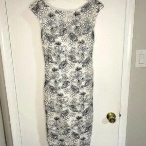 Monique Lhuillier White & Black Floral Lace Cap Sleeve Formal Knee Length Dress